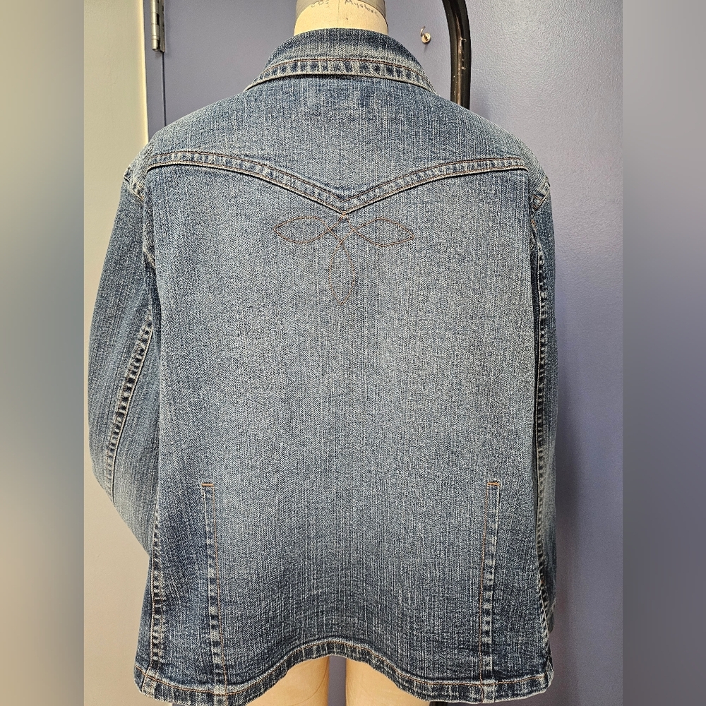 Like New 1X l.a. blues Stylish Jean Jacket, 3 Pockets, Fun Stitching Accents - Picture 3 of 14